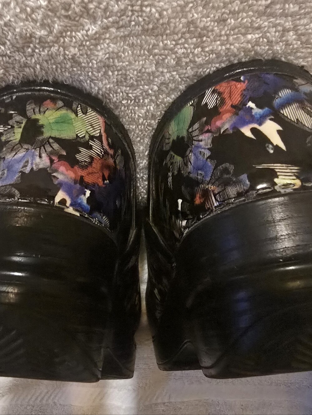 Dansko Professional Floral Patent Clogs 6 EUC - Picture 11 of 11
